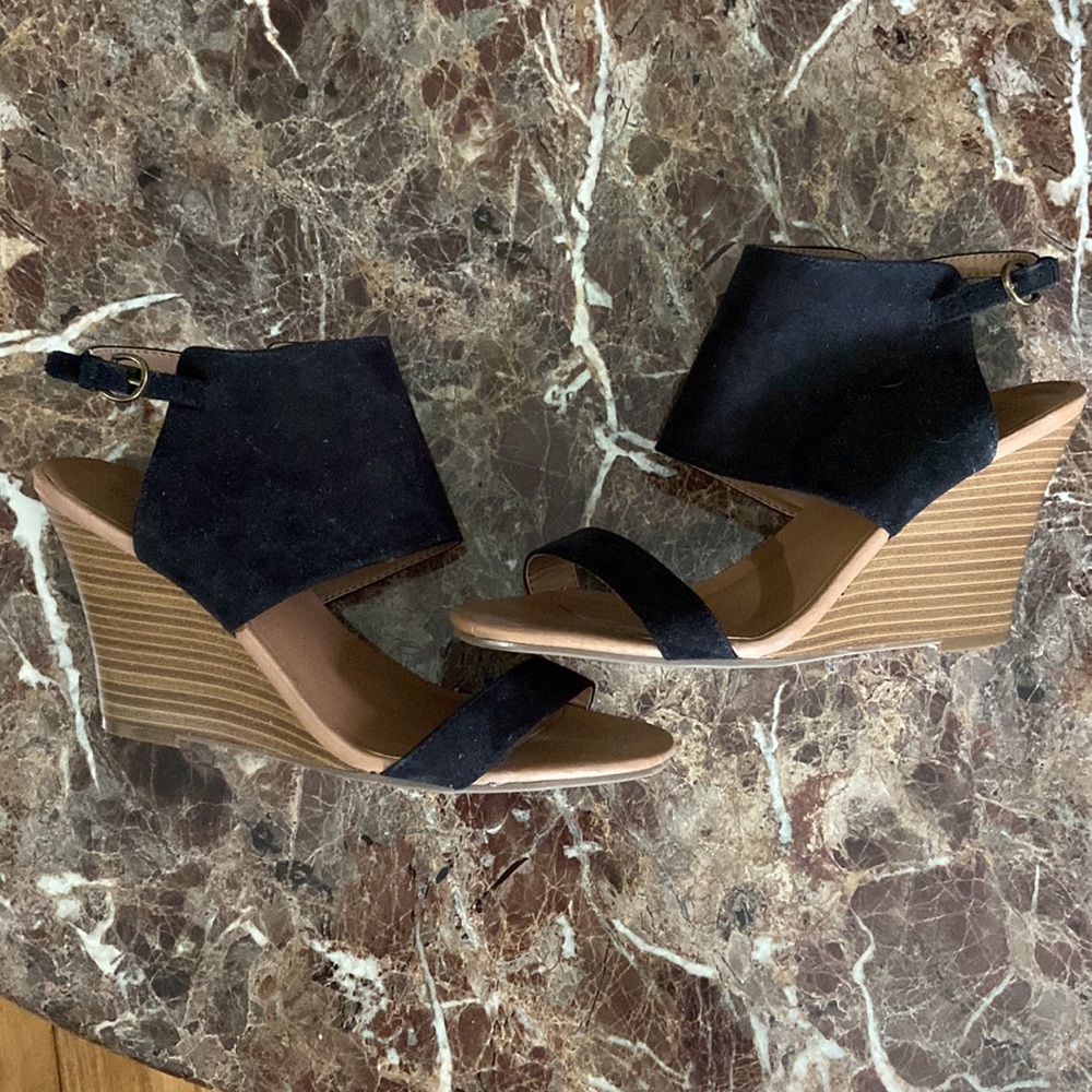 Black Wedges